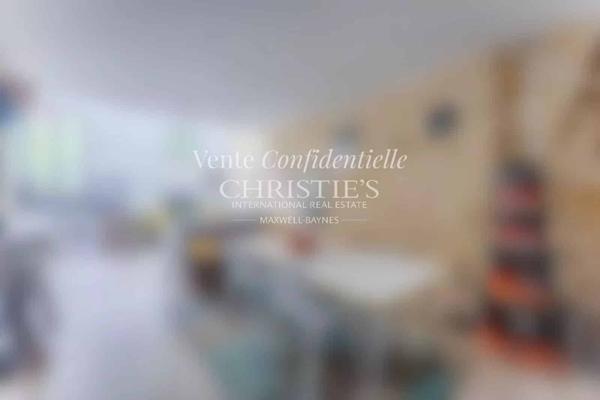 IMMEUBLE EN PIERRE DE TAILLE AVEC COMMERCE ET APPARTEMENT – BORDEAUX CENTRE