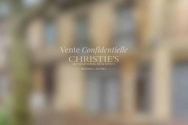 IMMEUBLE EN PIERRE DE TAILLE AVEC COMMERCE ET APPARTEMENT – BORDEAUX CENTRE