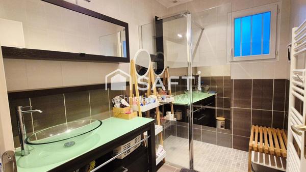 Maison T8 individuelle de 185m², avec 5 chambres, possibilité 6, vivable de plain-pied.