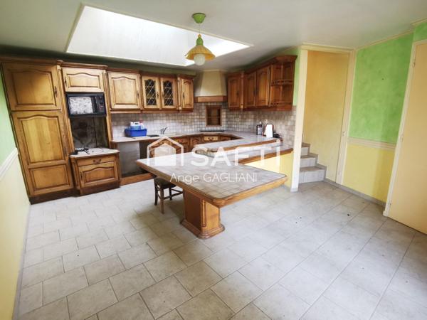 Maison 4 chambres à fort potentiel sur grand terrain à l’entrée de Cossé-Le-Viivien