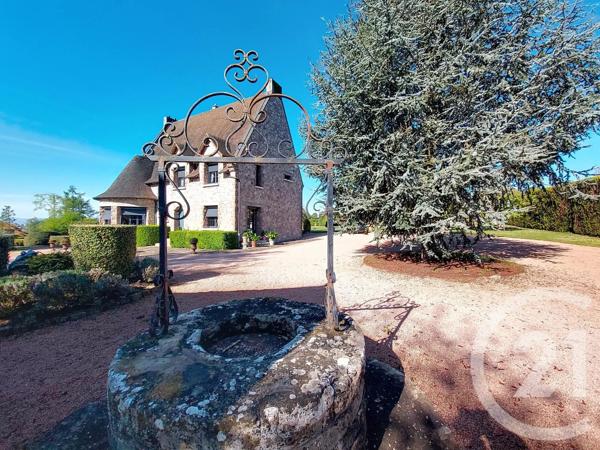 Maison à vendre  8 pièces - 408,60 m 2   MOZAC  - 63