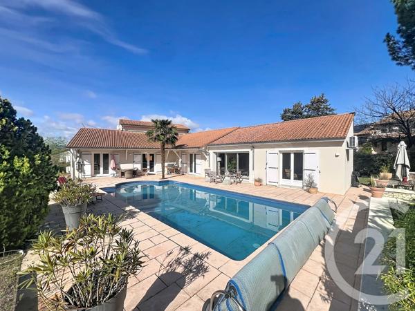 Maison à vendre  8 pièces - 408,60 m 2   MOZAC  - 63
