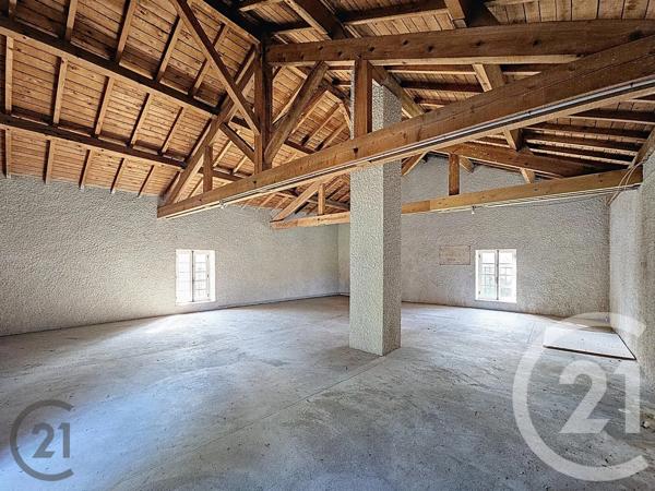 Maison à vendre  8 pièces - 408,60 m 2   MOZAC  - 63