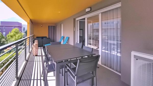FREJUS T3 TERRASSE PISCINE GARAGE DOUBLE PARKING