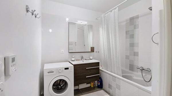 FREJUS T3 TERRASSE PISCINE GARAGE DOUBLE PARKING