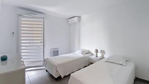 FREJUS T3 TERRASSE PISCINE GARAGE DOUBLE PARKING