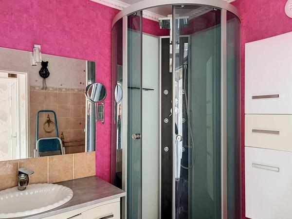 appartement avec une grande pièce de vie
