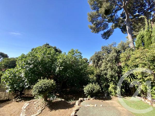 Maison à vendre  8 pièces - 138,50 m 2   SANARY SUR MER  - 83