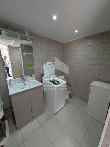 Maison individuelle avec studio indépendant vendre à Montpon-Ménestérol en Dordogne - 6 pièces, 141 m²  avec appartement indépendant de 43,9 m²
