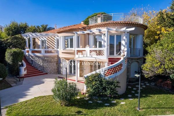 JUAN LES PINS VILLA 5 CHAMBRES AVEC DEPENDANCES