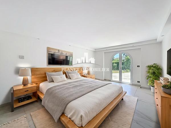JUAN LES PINS VILLA 5 CHAMBRES AVEC DEPENDANCES