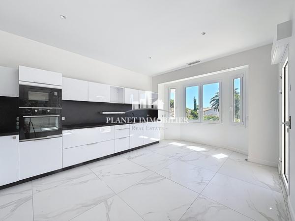 JUAN LES PINS VILLA 5 CHAMBRES AVEC DEPENDANCES