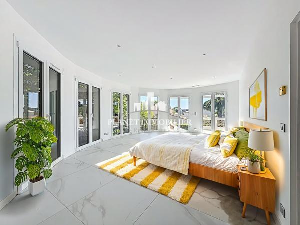 JUAN LES PINS VILLA 5 CHAMBRES AVEC DEPENDANCES