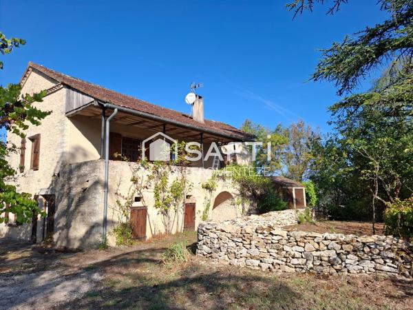 Maison en pierre avec des dépendances