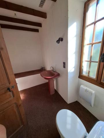 Maison en pierre avec des dépendances