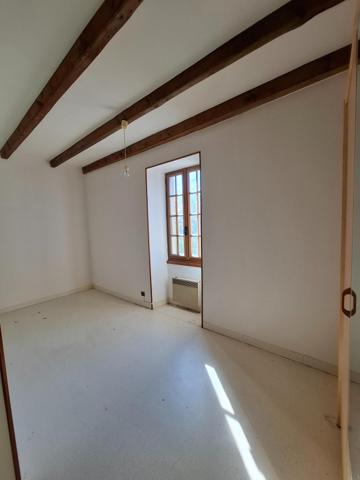 Maison en pierre avec des dépendances