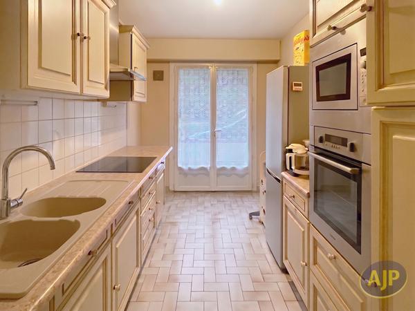 Appartement à louer La Roche Sur Yon : 3 pièces, 65m² avec 2 chambre(s) à 650€ - AJP Immobilier La Roche-sur-Yon