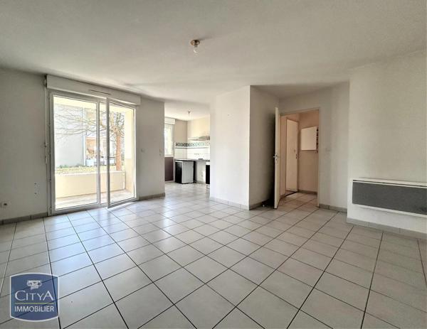 Appartement à louer 2 pièces 48.06m² Caussade (82300)