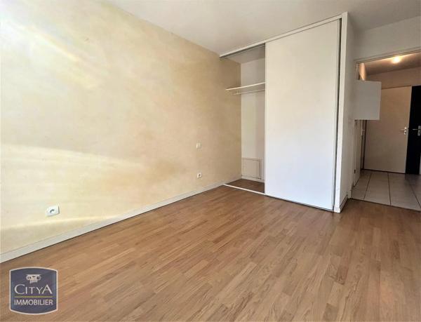 Appartement à louer 2 pièces 48.06m² Caussade (82300)