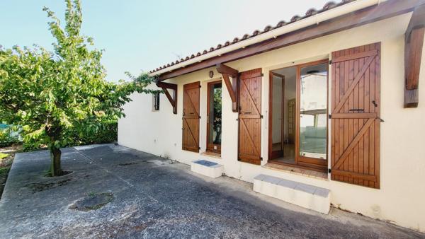 PAVILLON DE PLAIN PIED AVEC JARDIN ET GARAGE