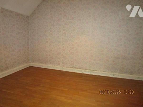 Maison de caractère, composée de : 
- Au rez-de-chaussée : cellier, 3 caves, chaufferie fuel, ...