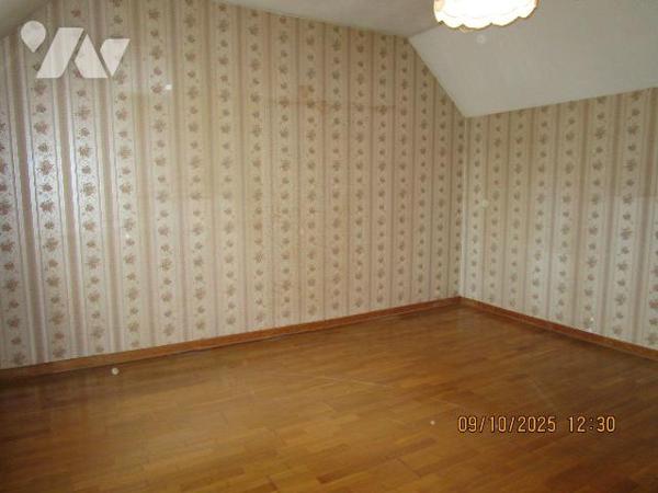 Maison de caractère, composée de : 
- Au rez-de-chaussée : cellier, 3 caves, chaufferie fuel, ...