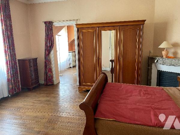 Maison de village d'environ 175,5 m², comprenant plusieurs corps de bâtiments.