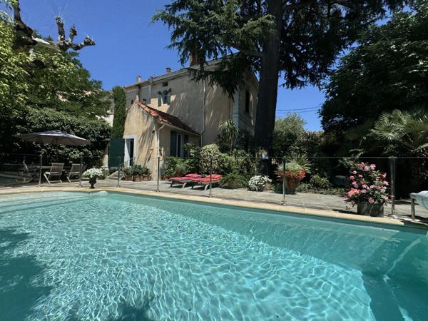 Carpentras (84200) Maison de maître avec jardin et piscine à Carpentras