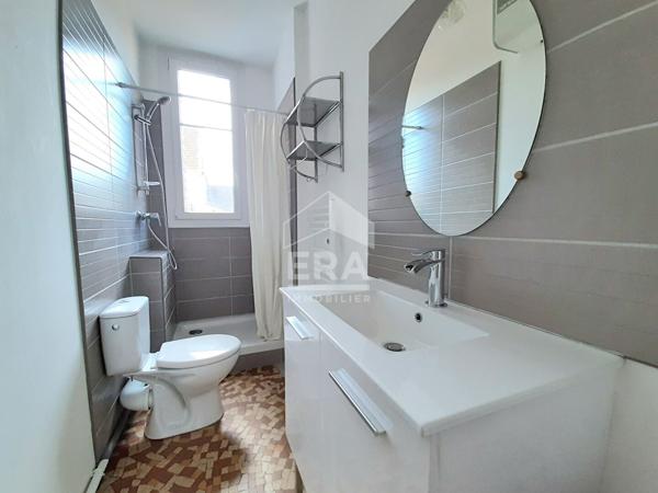 LOCATION - PAU CENTRE VILLE - Petit T2 rénové de 26 m², chambre séparée
