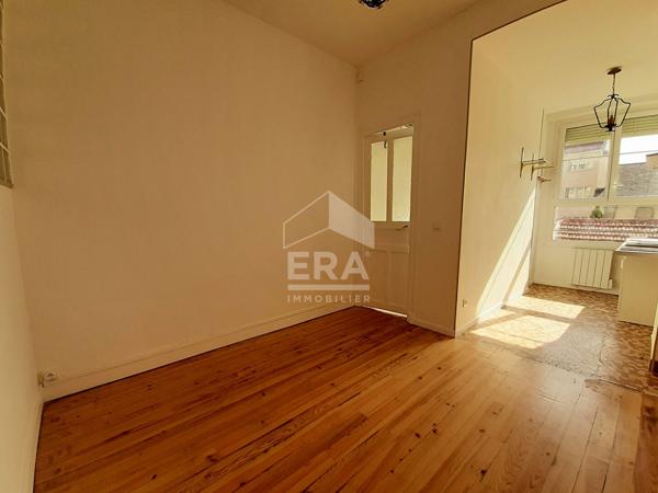 LOCATION - PAU CENTRE VILLE - Petit T2 rénové de 26 m², chambre séparée