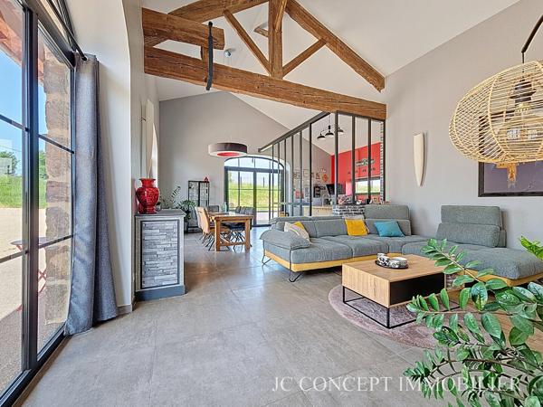 Maison en pierre et pisé 5 chambres 223 m² sur 1200 m²