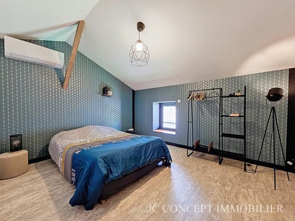 Maison en pierre et pisé 5 chambres 223 m² sur 1200 m²