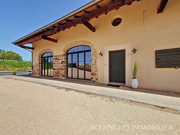 Maison en pierre et pisé 5 chambres 223 m² sur 1200 m²