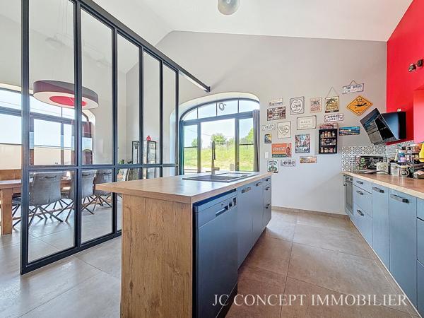 Maison en pierre et pisé 5 chambres 223 m² sur 1200 m²