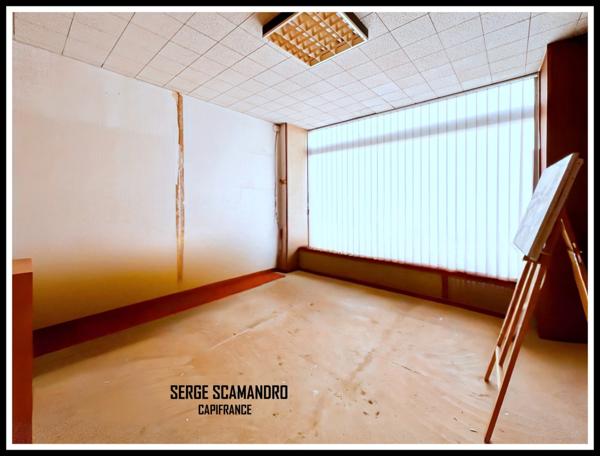 A vendre BOULOGNE SUR GESSE (31)- immeuble avec local professionel 65 m² et appartement 130 m² -2 chambres terrasse + local professionel 65 m²