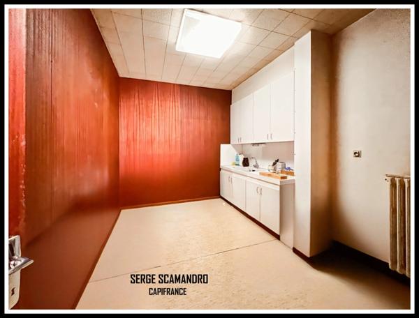 A vendre BOULOGNE SUR GESSE (31)- immeuble avec local professionel 65 m² et appartement 130 m² -2 chambres terrasse + local professionel 65 m²