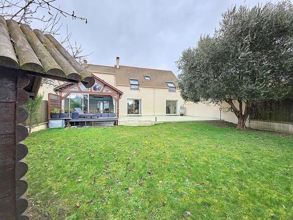 Belle maison de 180m² sur sous-sol, terrain de 500m² à ISSOU