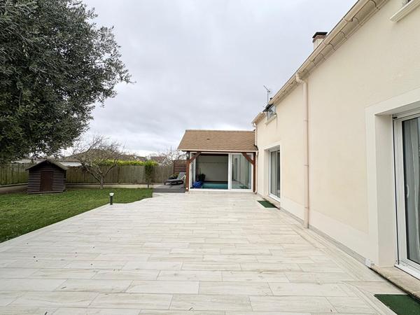 Belle maison de 180m² sur sous-sol, terrain de 500m² à ISSOU