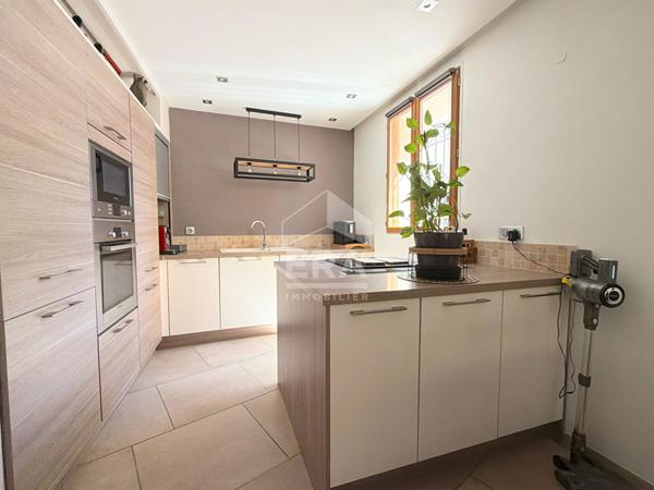 A VENDRE EN EXCLUSIVITE 84120 PERTUIS MAISON DE VILLE TYPE 3 PIECES DE 45M² AVEC COUR INTERIEUR
