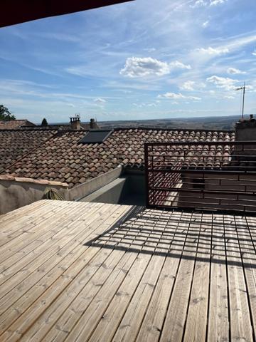 Maison de ville T3 avec terrasse, cour intérieure et ascenseur, Centre-Ville de Lectoure