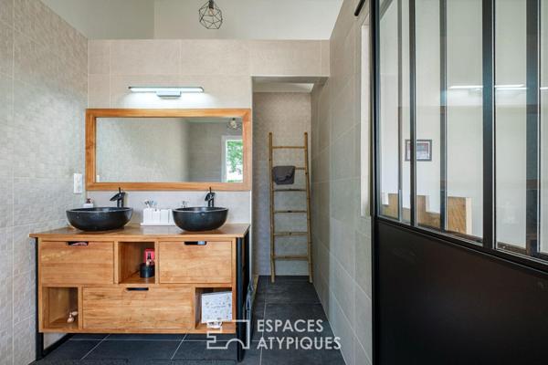 Lumière et grands volumes : maison moderne avec piscine aux portes de Niort