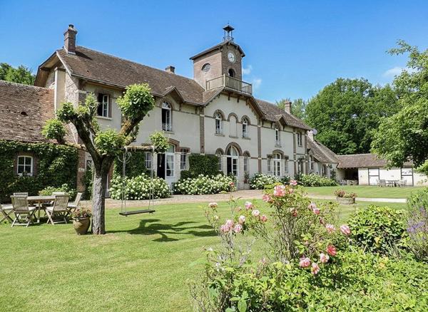 Vente                                                      Maison
                        
                                         400 m2                     à Chartres