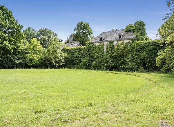 Vente                                                      Maison
                        
                                         400 m2                     à Chartres