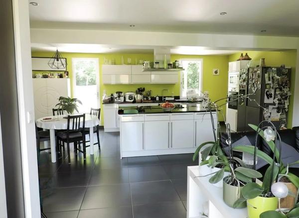 Vente                                                      Maison
                        
                                         400 m2                     à Chartres