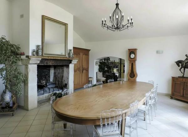 Vente                                                      Maison
                        
                                         400 m2                     à Chartres