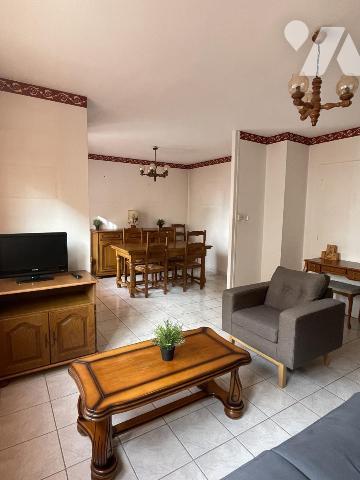 Appartement de type f4 en rez-de-chaussée surélevé 