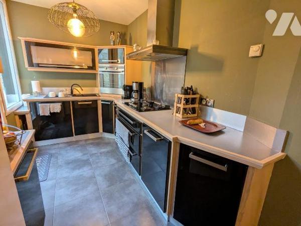 Idéalement située en plein centre-ville de Nogent-le-Rotrou (28400), à deux pas du Château Sain...