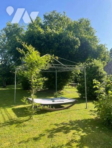 Idéalement située en plein centre-ville de Nogent-le-Rotrou (28400), à deux pas du Château Sain...