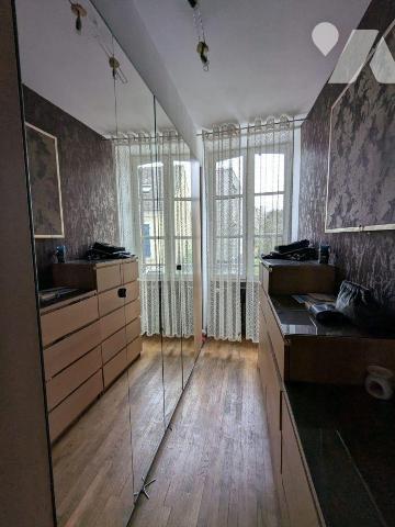 Idéalement située en plein centre-ville de Nogent-le-Rotrou (28400), à deux pas du Château Sain...