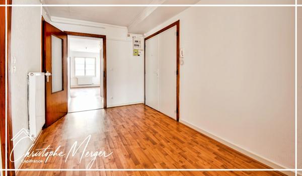 Appartement à louer 3 chambres 103m² à SARREBOURG (57), place du marché, lumineux